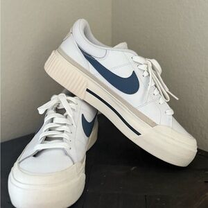 Women’s Nike Court Legacy Lift